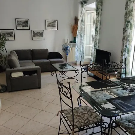 La Perle Du Louvre مينتون