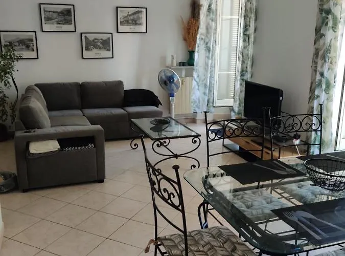 La Perle Du Louvre مينتون